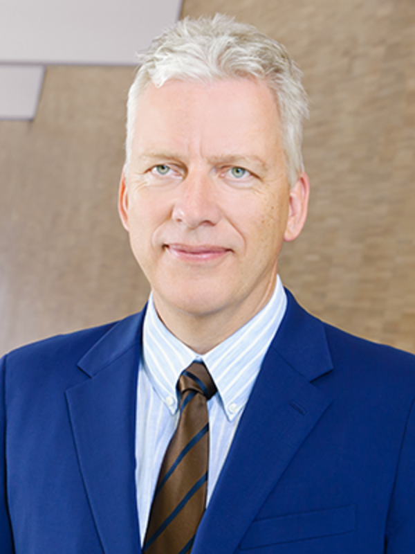 Dr. rer. pol. Christoph Hoppenheit | stellv. Vorstandsvorsitzender, Kaufmännischer Direktor