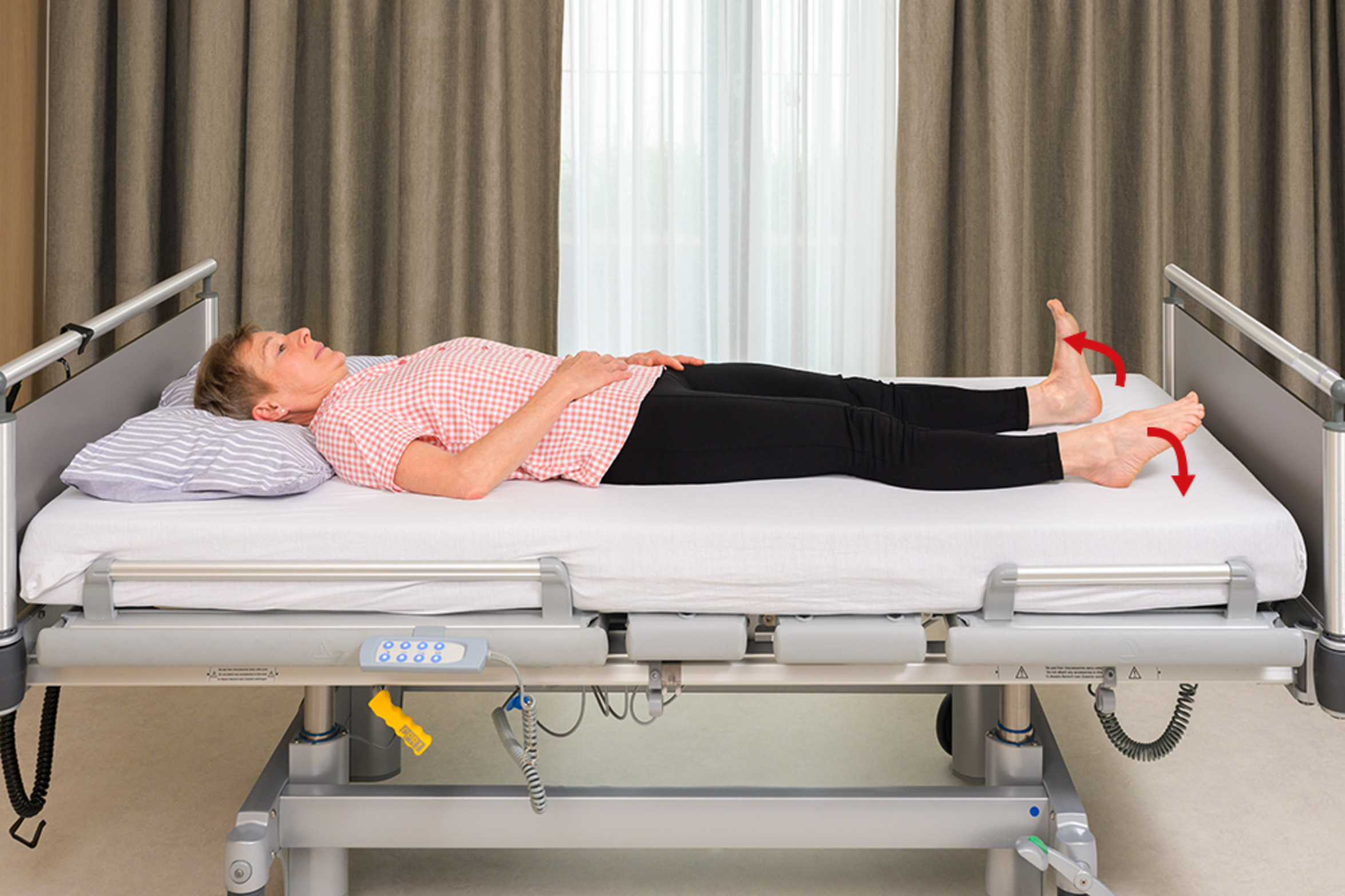 UKM Service | Bewegung im Krankenhaus | Patientin macht Übung zur Aktivierung der Waden