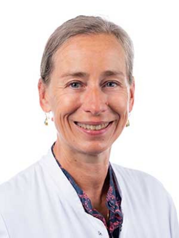 UKM Kinderkardiologie | Stefanie Rammes lächelt in die Kamera.