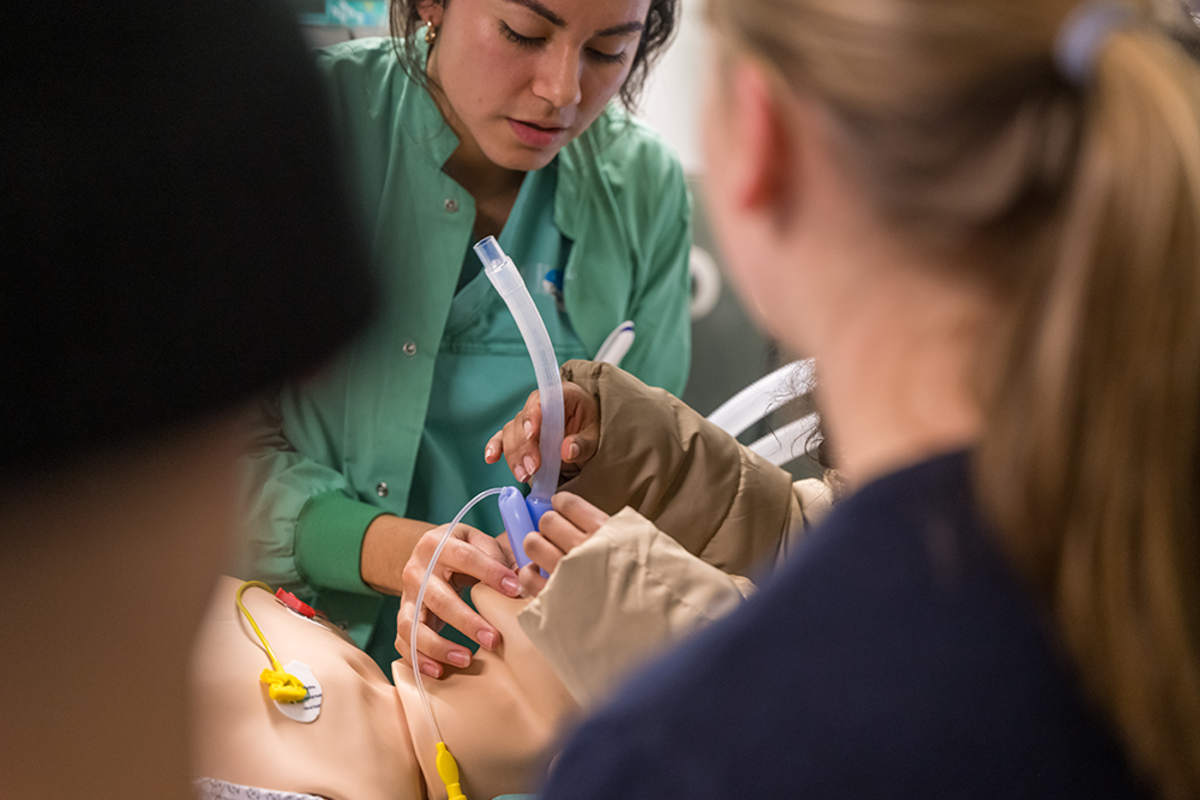 UKM Pflege | Tag des offenen OP | Nahaufnahme von Fachkraft aus dem OP