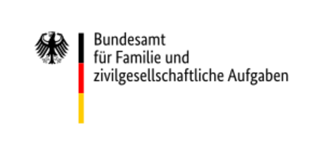 Logo Bundesamt für Familie und zivilgesellschaftliche Aufgaben (BAFzA): links der Bundesadler, in der Mitte ein Streifen in Schwarz, Rot und Gelb, rechts der Name der Behörde