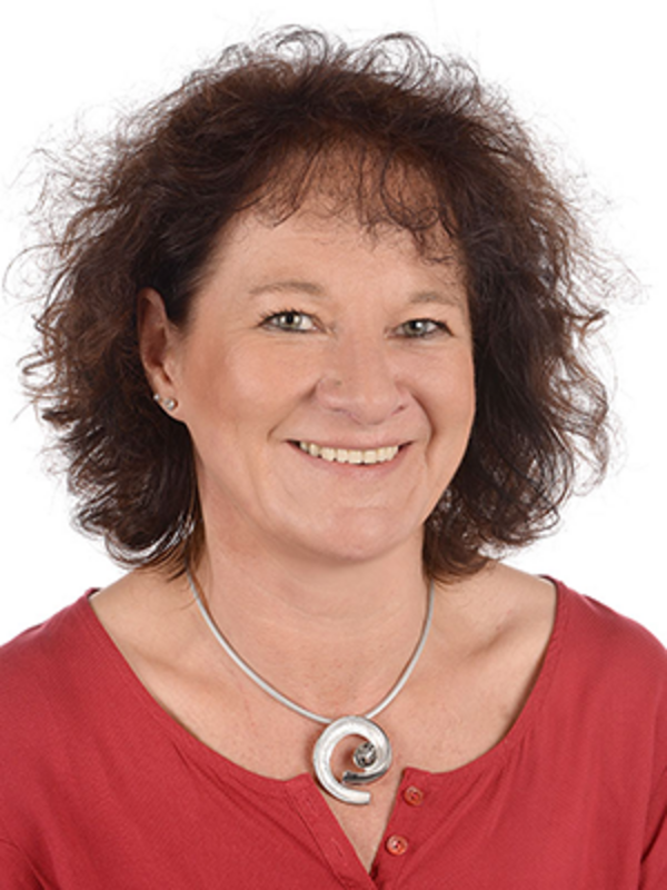 UKM | Mitarbeiterin im Servicepunkt des UKM Labors | Annette Varelmann