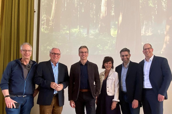 Organisatorin und Moderator der Infoveranstaltung des UKM-Prostatazentrums sowie vier Ärzte des UKM im Münsteraner Schloss