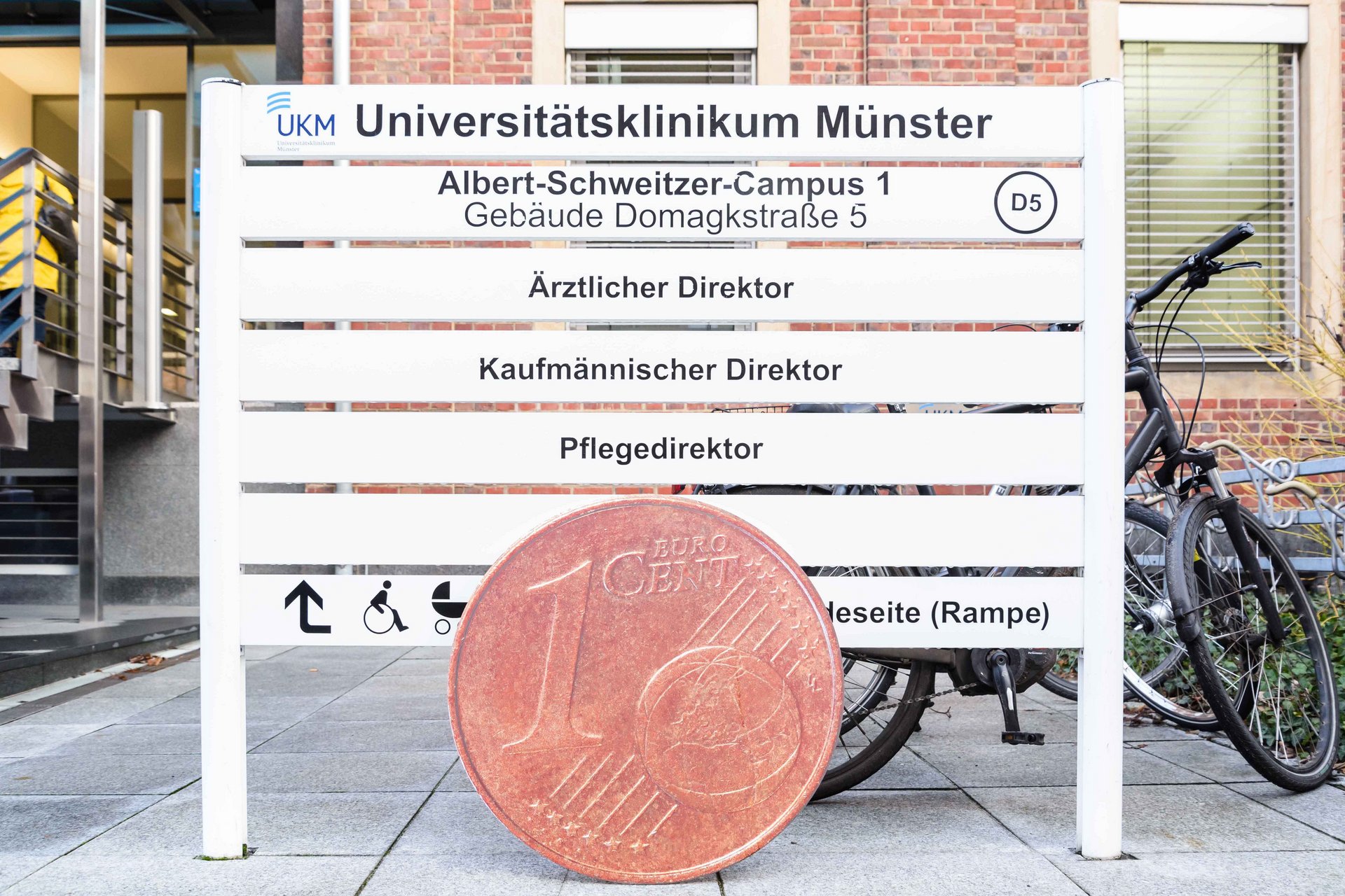 Jeden Cent wert! UKM-Mitarbeitende engagieren sich mit der Restcent-Spende für Kinder Jeden Cent wert! UKM-Mitarbeitende engagieren sich mit der Restcent-Spende für Kinder