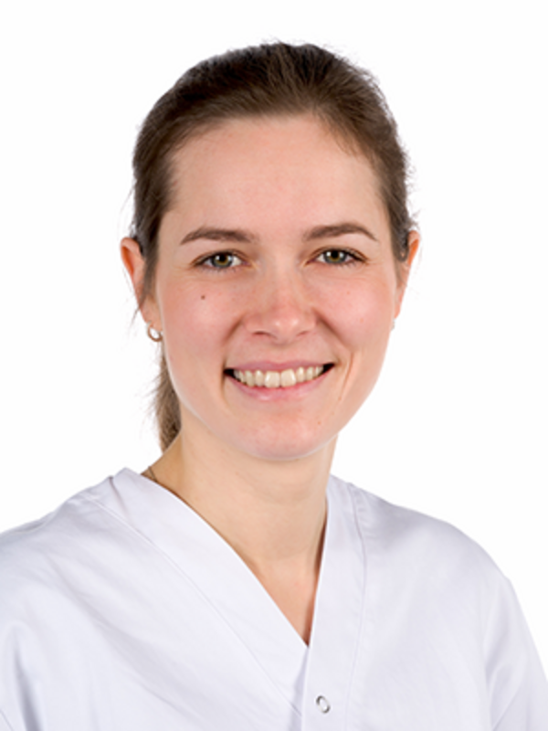 UKM Kinderkardiologie | Jenna Büchter lächelt freundlich in die Kamera | Portraitaufnahme