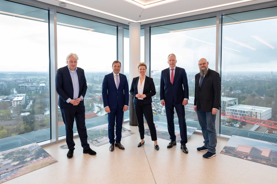 UKM Presse | Minsiterinbesuch Ina Brandes