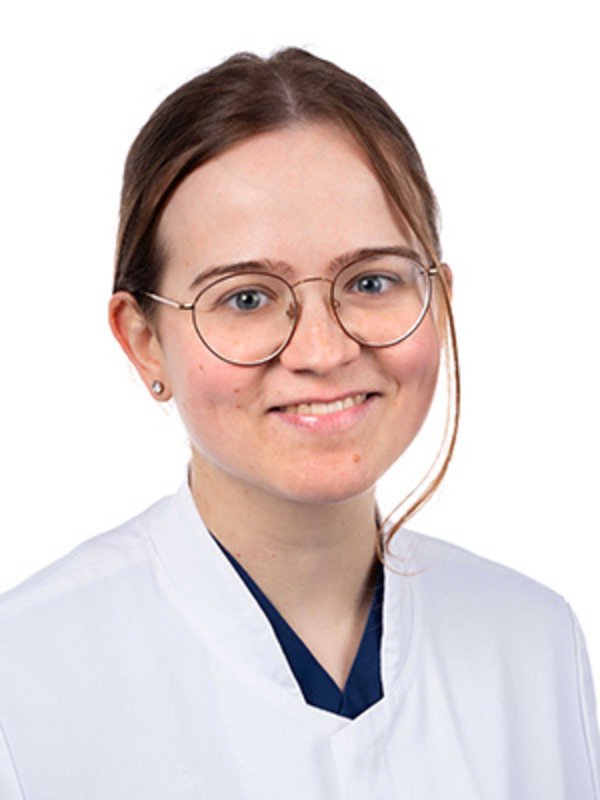 UKM | Ärztin der Unfallchirurgie im weißen Kittel