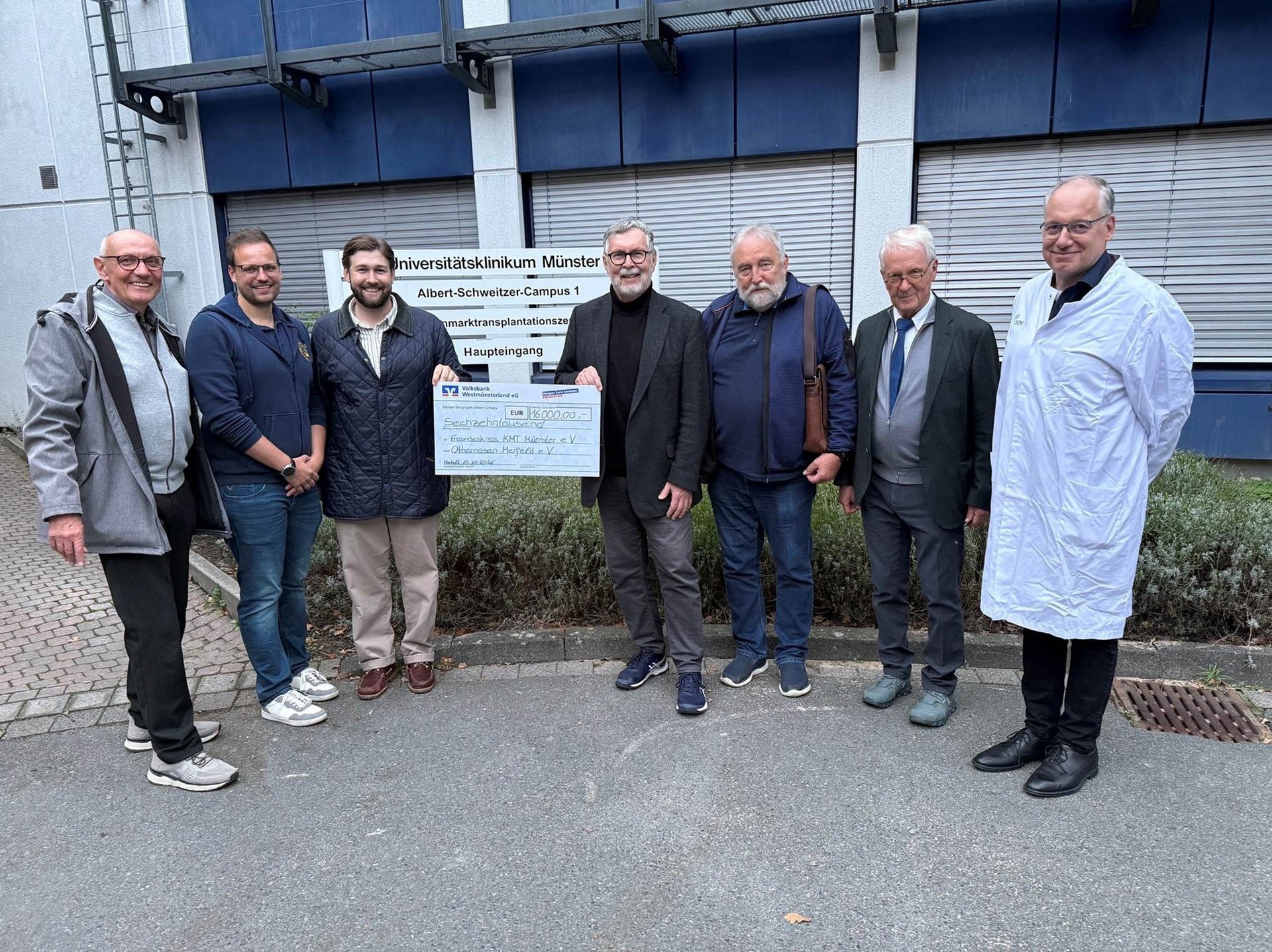 UKM | Mitglieder des Vereins Otternasen Merfeld und des Freundeskreises Knochenmarktransplantation