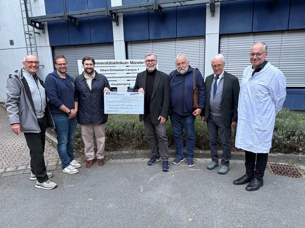 UKM | Mitglieder des Vereins Otternasen Merfeld und des Freundeskreises Knochenmarktransplantation