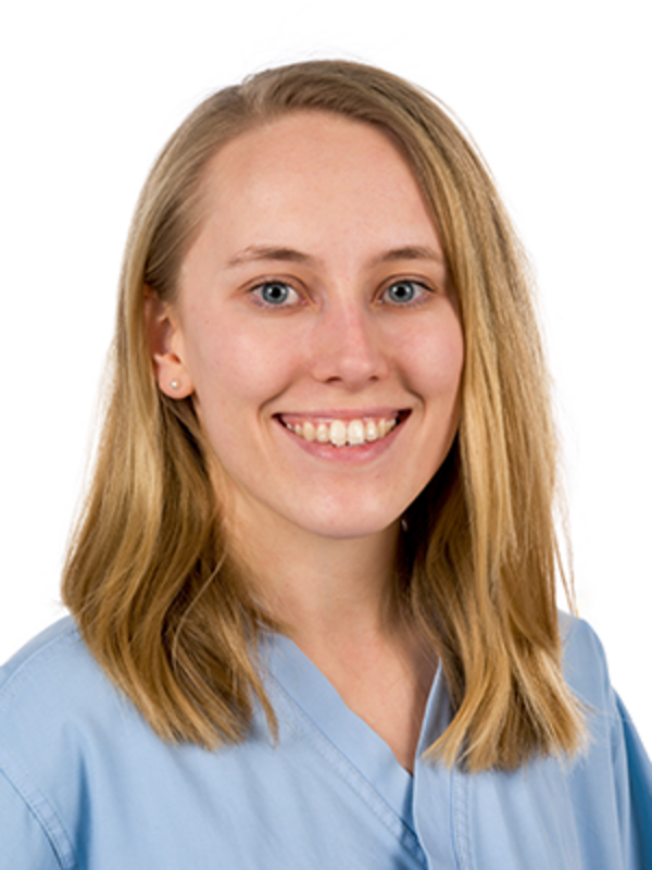 UKM Kinderkardiologie | Anja Heckel lächelt freundlich in die Kamera | Portraitaufnahme