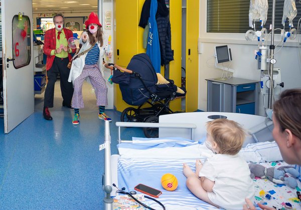 Nähe trotz Distanz – UKM-Clinic-Clowns unterwegs im UKM