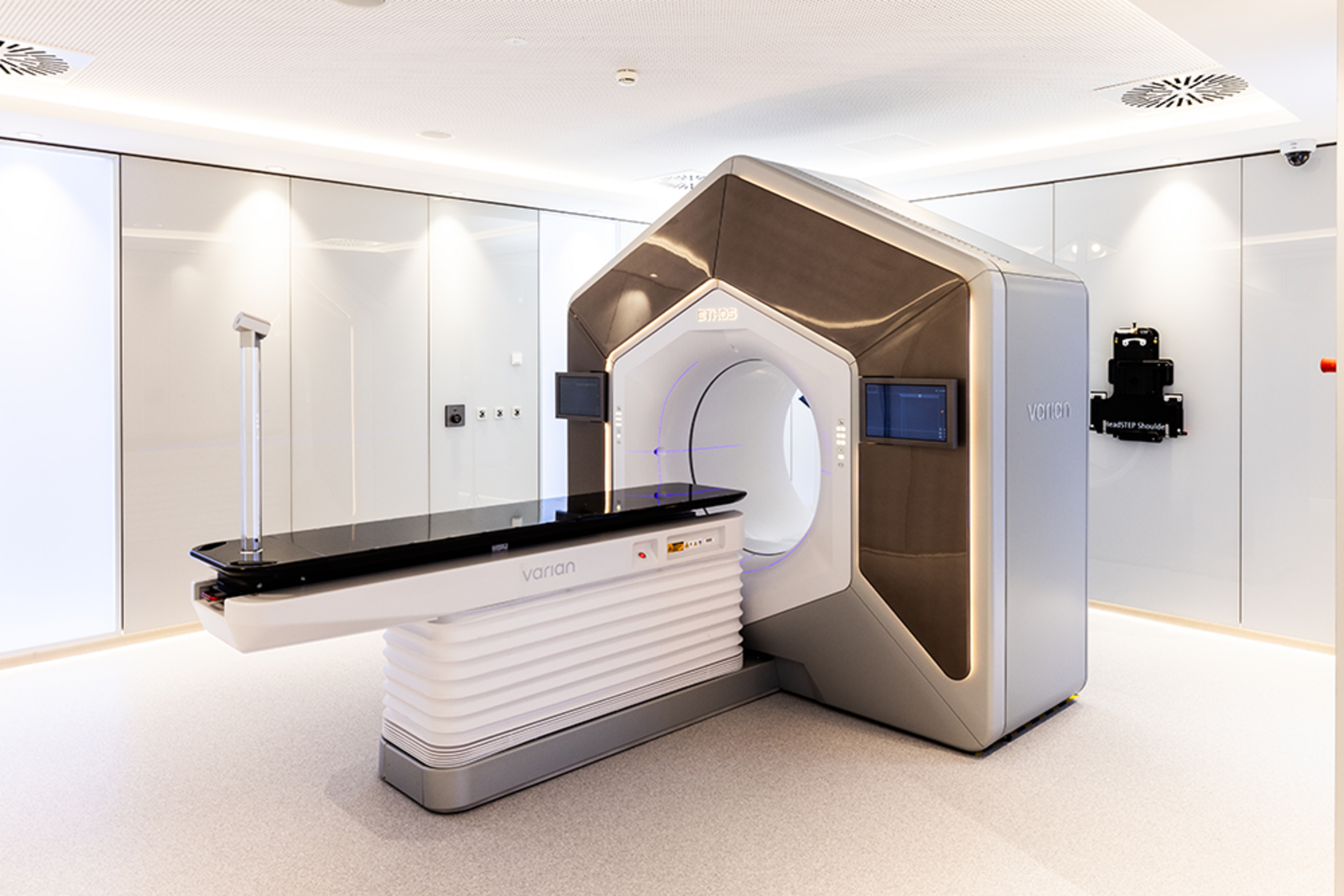 UKM Strahlentherapie | Bestrahlungsgeräte | Ethos