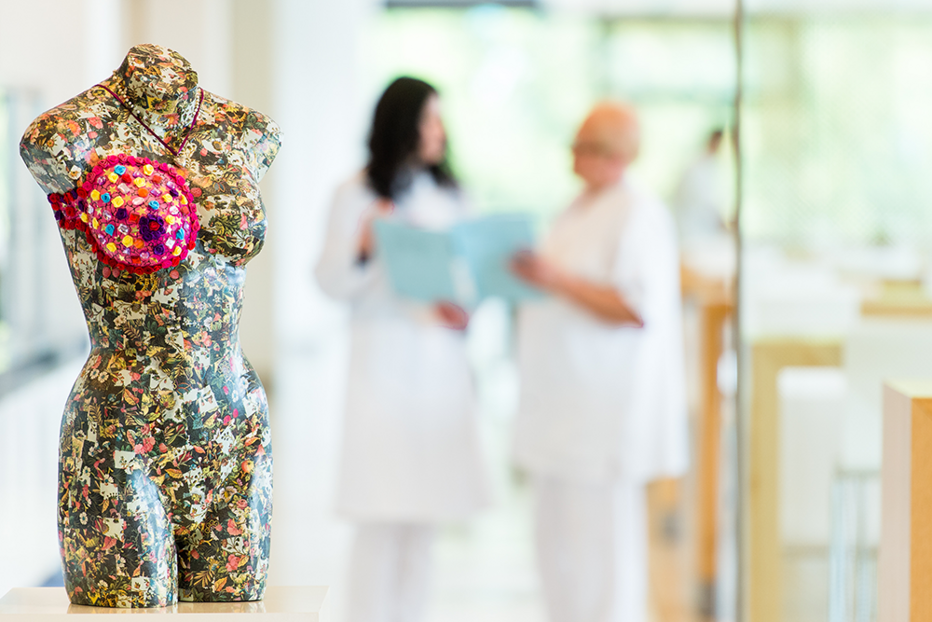 UKM Familiärer Brust- und Eierstockkrebs | Bruststatue
