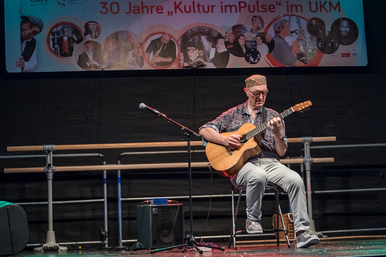 UKM Kultur | 30 Jahre Kultur im Krankenhaus | Helm van Hahm